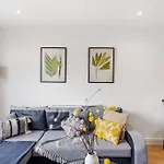 Lovely Gem - Sleeps 23 Bristol