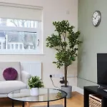 Apartment Lovely Gem - Sleeps 23 Bristol