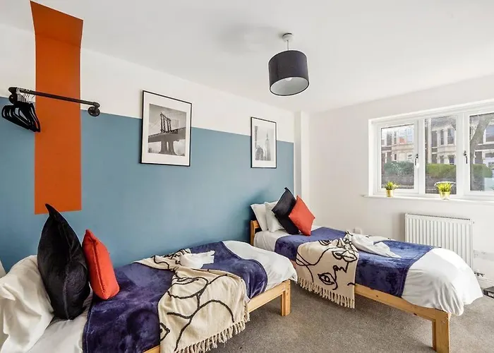 Lovely Gem - Sleeps 23