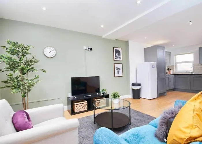 Apartment Lovely Gem - Sleeps 23 Bristol