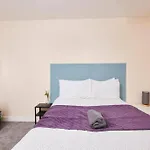 Lovely Gem - Sleeps 23 * بريستول