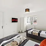 Lovely Gem - Sleeps 23 شقة *