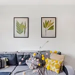 דירה Lovely Gem - Sleeps 23