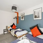 Lovely Gem - Sleeps 23 بريستول