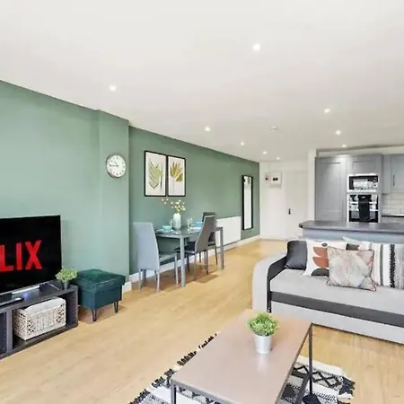 Lovely Gem - Sleeps 23 Apartman