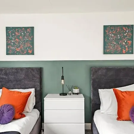 Lovely Gem - Sleeps 23
