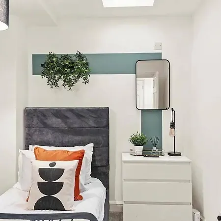 Apartment Lovely Gem - Sleeps 23 *