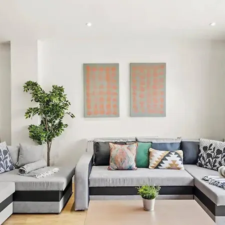 Lovely Gem - Sleeps 23