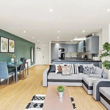 Apartament Lovely Gem - Sleeps 23 Bristol