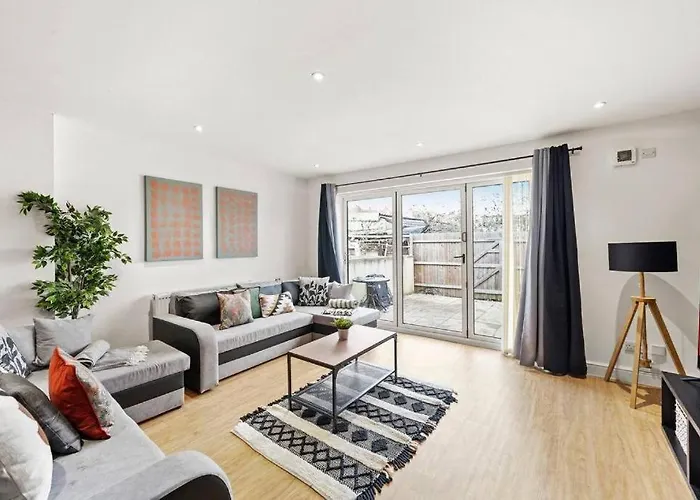 דירה Lovely Gem - Sleeps 23 *