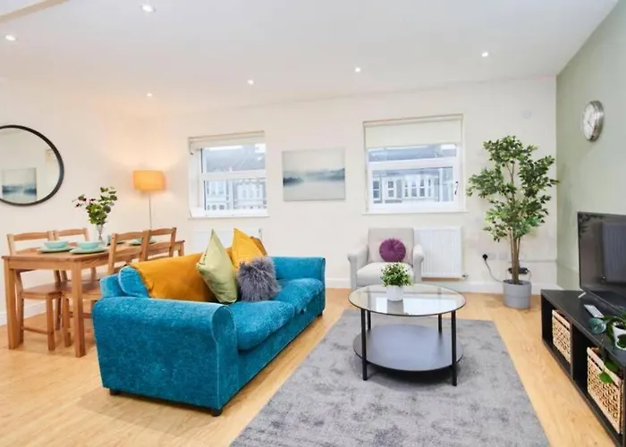 Lovely Gem - Sleeps 23