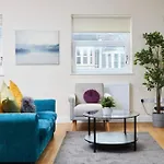 Апартаменты Lovely Gem - Sleeps 23 *