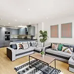 Апартаменты Lovely Gem - Sleeps 23