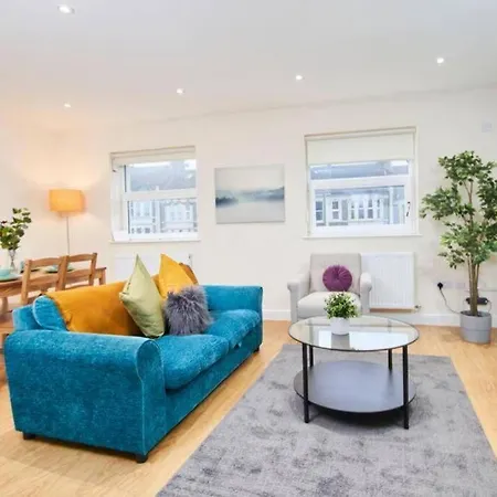 Lovely Gem - Sleeps 23