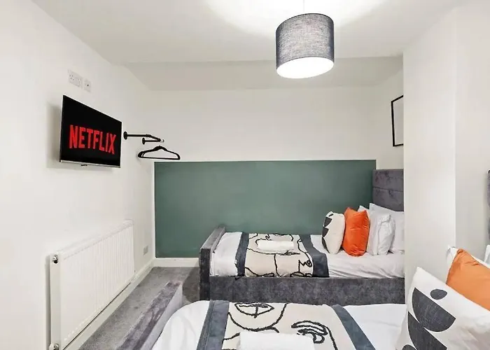 Lovely Gem - Sleeps 23